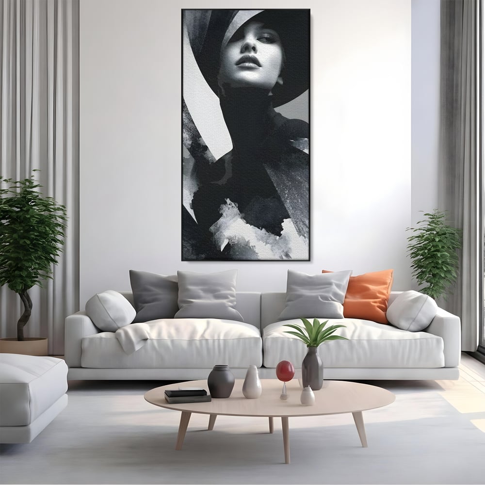 Tablou canvas cu tablou canvas cu portret artistic de femeie, in rama de aluminiu negru, pe perete intr-un living